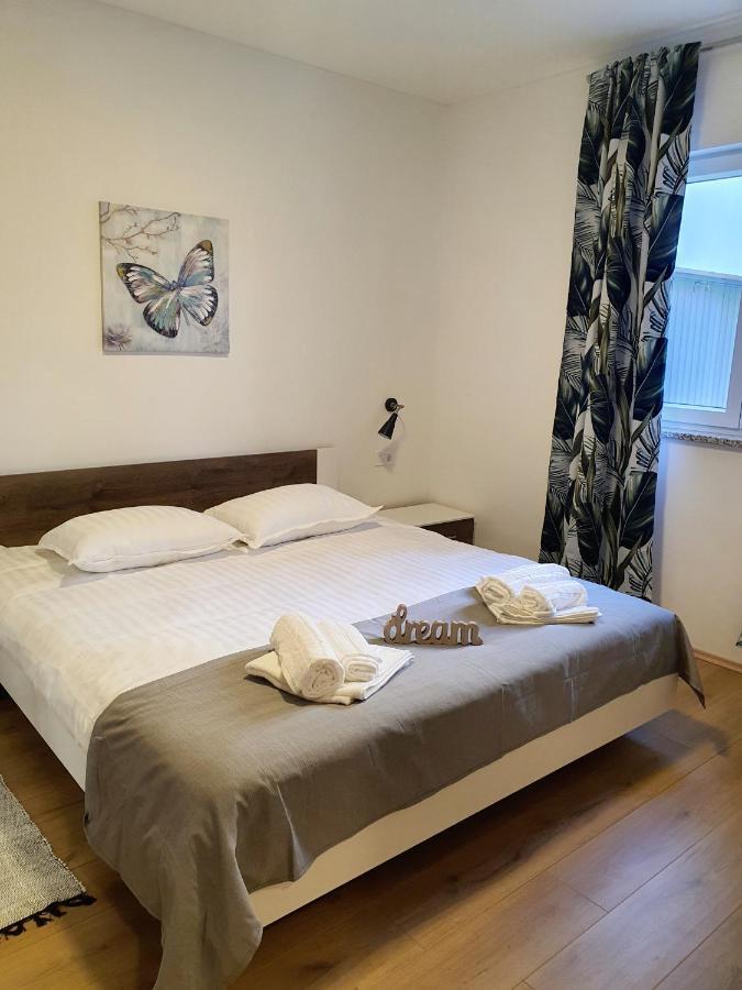 Sea Star Apartments Pjescana Uvala Luaran gambar