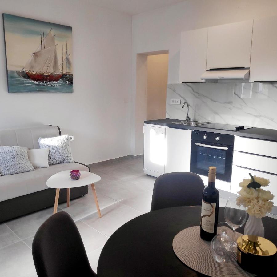 Sea Star Apartments Pjescana Uvala Luaran gambar
