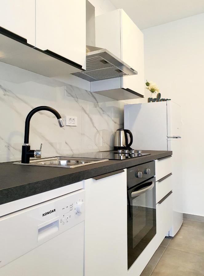 Sea Star Apartments Pjescana Uvala Luaran gambar