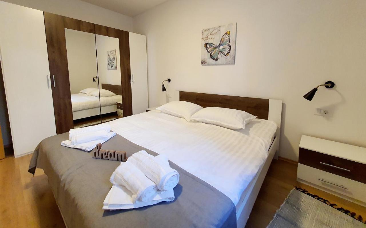 Sea Star Apartments Pjescana Uvala Luaran gambar