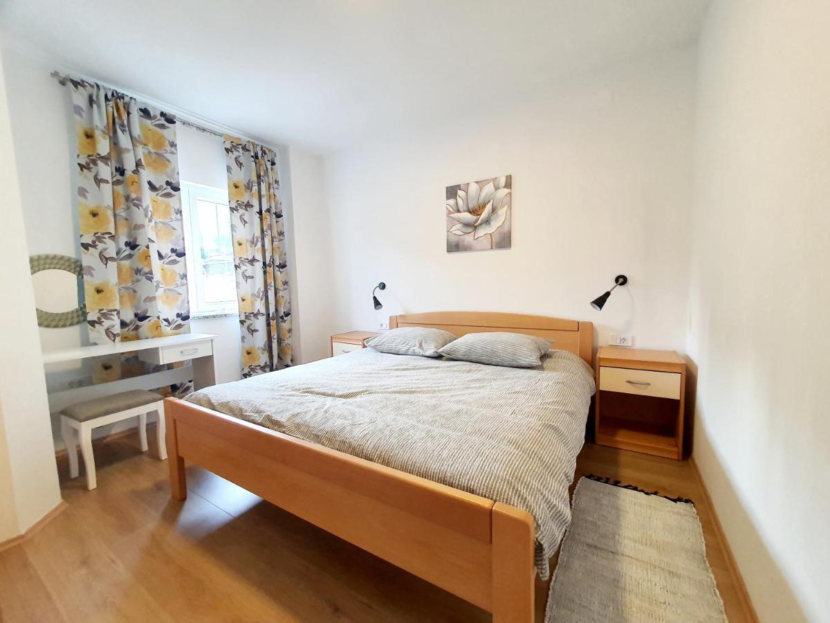 Sea Star Apartments Pjescana Uvala Luaran gambar