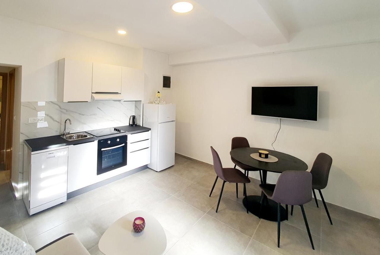 Sea Star Apartments Pjescana Uvala Luaran gambar